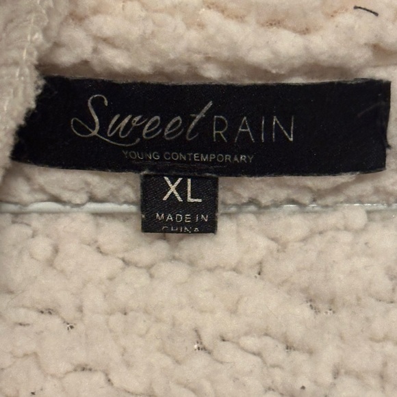 Sweet Rain boutique Cream/gray reversible Teddy Jacket - Picture 2 of 3